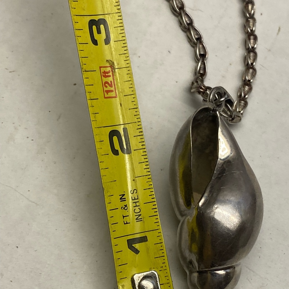 Vintage 950 sterling shell pendant with chain.